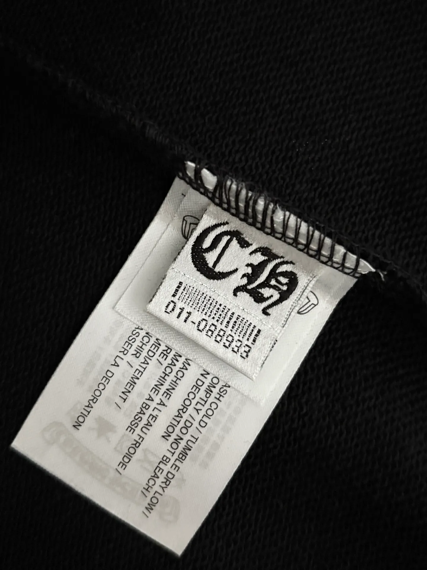 P250 [High Quality] Chrome Hearts Embroidered Horseshoe Rivets🪡+Watermark Letters‼ ️Round neck sweatshirt *Customized 420g terry cotton fabric, soft, skin-friendly and comfortable *Embroidery process: front horseshoe print + rivet embroidery *A very simple and elegant classic continuation. It is unparalleled in terms of upper body comfort, interpreting your luxury and taste, and creating your fashion style and charm. Three complete standards. Same style for men and women. 𝐂𝐎𝐋𝐎𝐔𝐑: Black/White 𝐒𝐈𝐙𝐄: S-XL